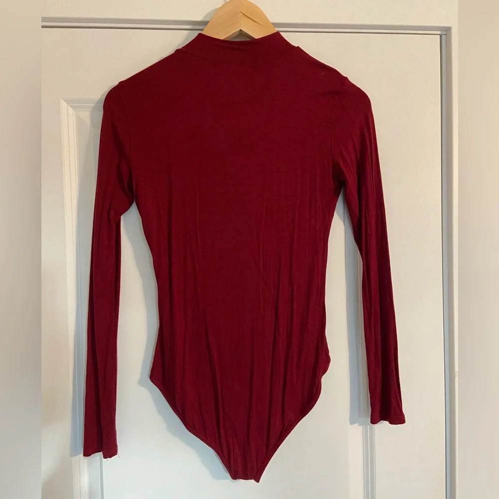 🪷Kendall & Kylie medium maroon bodysuit - Picture 2 of 3